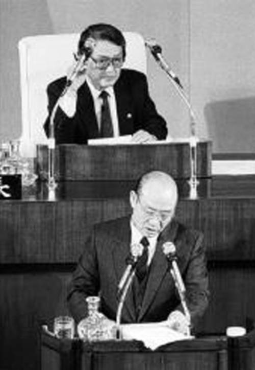 문동환 위원장과 증언대의 전두환. 5공비리 특위 광주특위연석청문회. 1989년 12월.