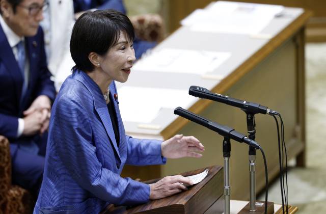 ▲ 다카이치 사나에 일본 총리가 3일 의회에서 열린 야당 대표들과 토론회에서 질문에 답하고 있다. ⓒEPA=연합뉴스