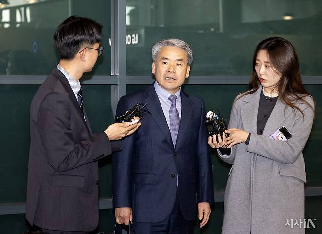 2024년 3월21일 오스트레일리아로 떠난 지 11일 만에 귀국한 이종섭 전 국방부 장관. ⓒ시사IN 조남진