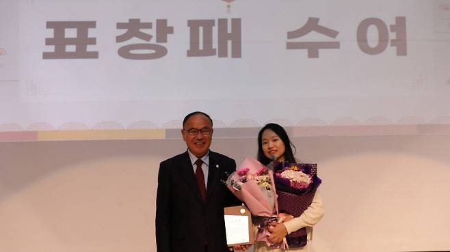 서산문화원, 2025년 지역문화학교 수료식 및 제32회 서산문화대상 시상식 모습(사진=서산문화원 제공)