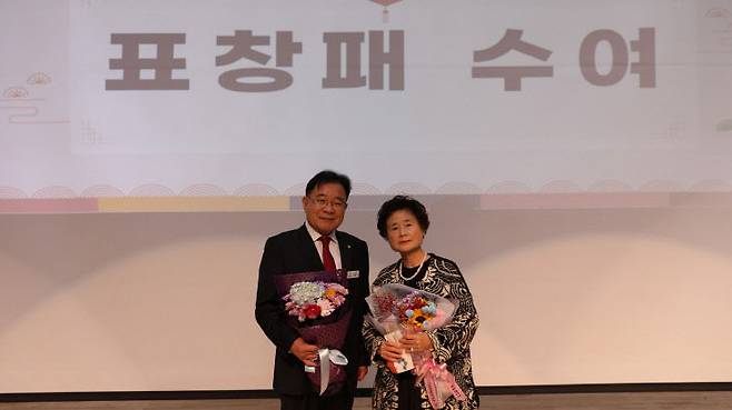 서산문화원, 2025년 지역문화학교 수료식 및 제32회 서산문화대상 시상식 모습(사진=서산문화원 제공)