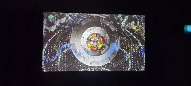 지맵은 27일 AI시대 윤리와 저항의 문제를 묻는 국제포럼을 연다. 지난 7월 15일~8월 31일 열린 ‘코드, 하나의 캔버스’전에서 카렌 다플뢰르가 선보인 ‘별빛 삼부작’.