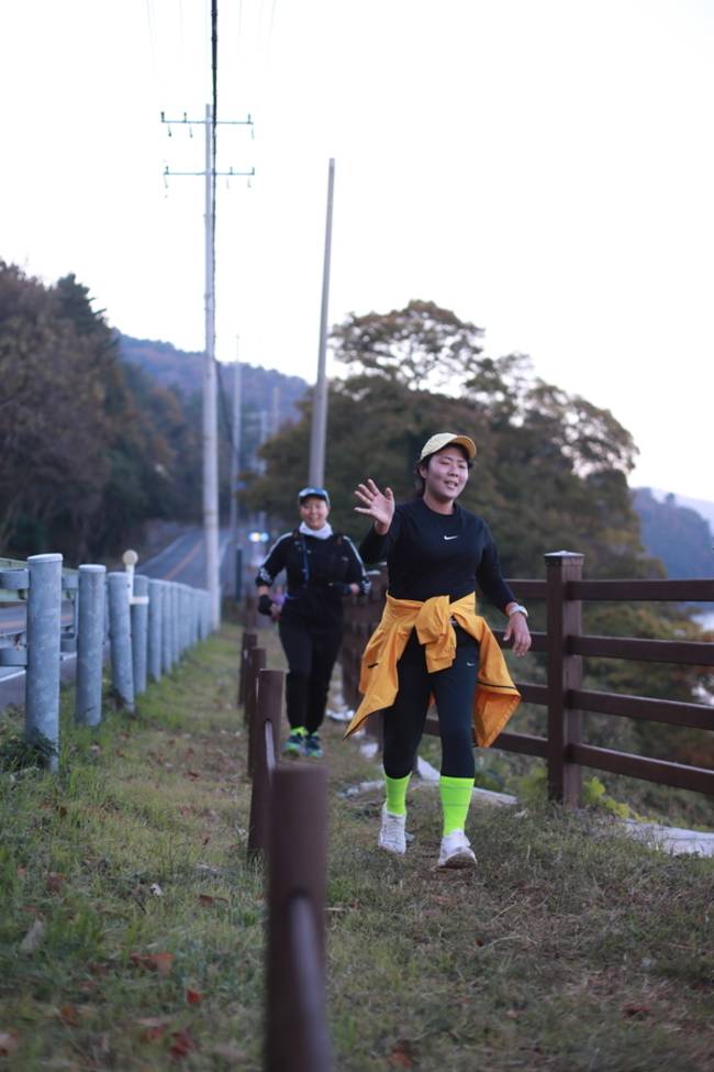 코스 초반, 이 때만 해도 좋았다. 맨 앞이 나. /김상욱