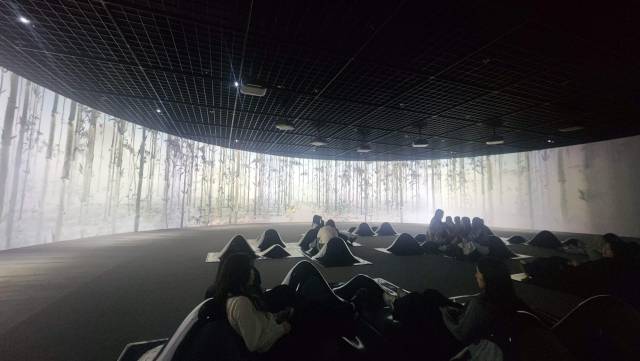 특별전시장과 실감 스크린 영상전시실