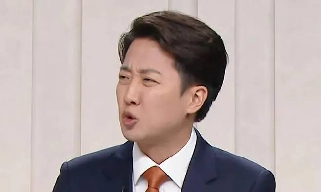 이준석 개혁신당 대통령 후보가 지난 5월27일 서울 마포구 상암동 문화방송(MBC) 스튜디오에서 열린 정치 분야 토론회에서 발언하고 있다. 에스비에스(SBS) 유튜브 갈무리