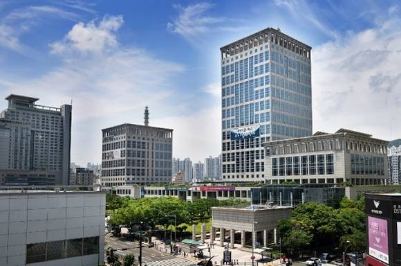 The photo shows the Busan City Hall in Busan. [JOONGANG ILBO]