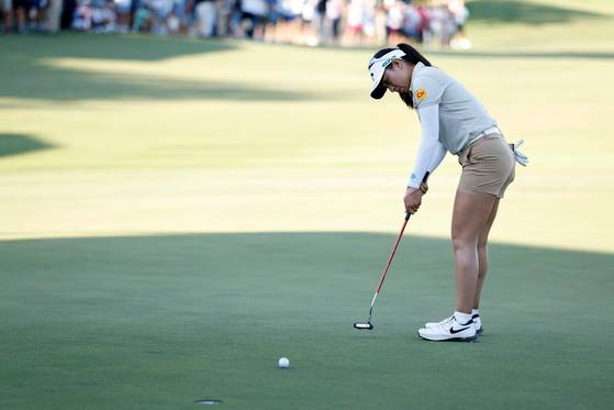 Jeeno Thitikul putts on the 18th green during the final round of the CME Group Tour Championship 2025 at Tiburon Golf Club in Naples, Florida on Nov. 23.  [AFP/YONHAP]