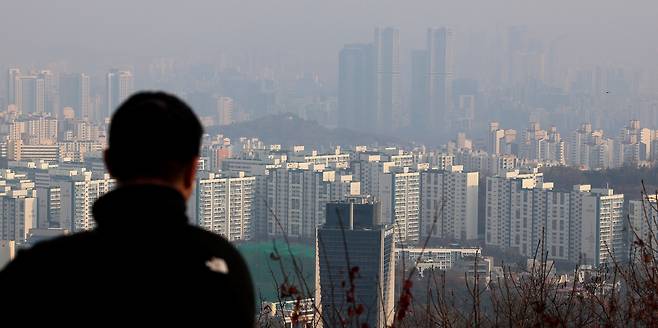Apartments across Seoul are shown from Mount Namsan in central Seoul on Nov. 24. [YONHAP]