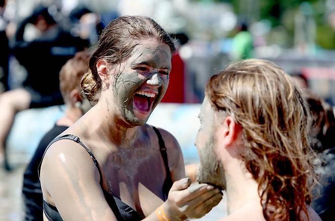 2025 보령 머드축제 참가 외국인 관광객 모습 [보령시]