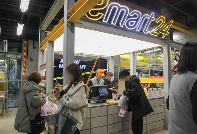 편의점 이마트24의 첫 플래그십스토어 ‘트렌드랩 성수점’ 모습. 이마트24