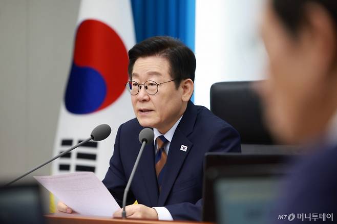 [서울=뉴시스] 고범준 기자 = 이재명 대통령이 27일 서울 용산 대통령실 청사에서 열린 수석보좌관회의에서 발언하고 있다. 2025.11.27. bjko@newsis.com /사진=고범준