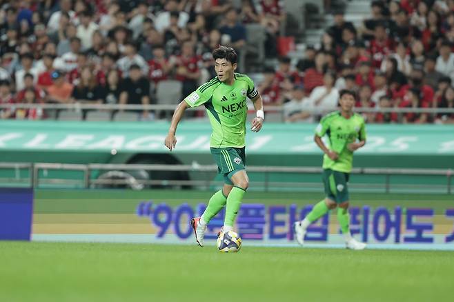 울산 이동경, 전북 박진섭(사진), 대전하나 주민규는 ‘2025 동아스포츠대상’의 유력한 수상 후보다. 수상자는 12월 2일 오후 3시 서울 성북구 고려대 백주년기념삼성관에서 열릴 시상식에서 발표된다. 사진제공｜한국프로축구연맹