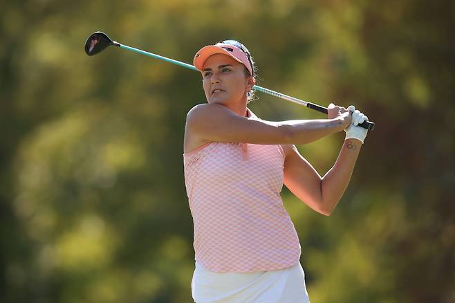 렉시 톰프슨이 지난 23일 LPGA 투어 시즌 최종전 CME그룹 투어 챔피언십 3라운드 도중 3번 홀에서 티샷을 하고 있다.  게티이미지코리아