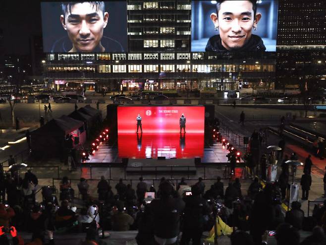 AI 기술을 통해 당시 모습을 복원한 듀스(사진=kt지니뮤직)