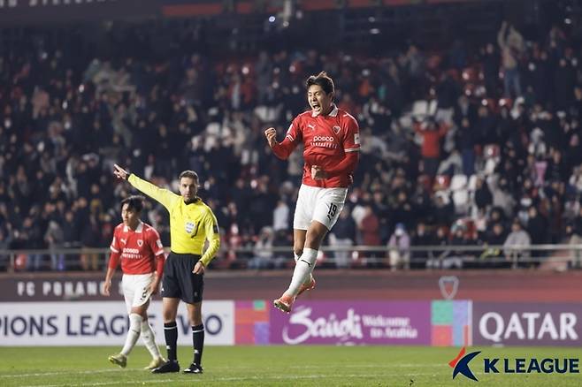 포항 이호재가 27일 빠툼전에서 득점 후 환호하고 있다. 사진 | 한국프로축구연맹