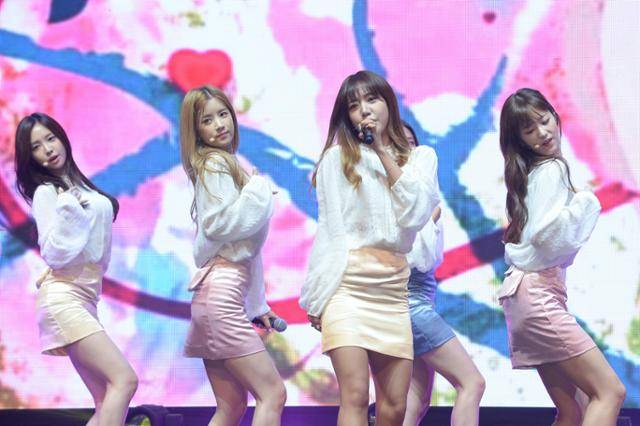 그룹 에이핑크. 2016년 활동 시절 모습. 한국일보 자료사진