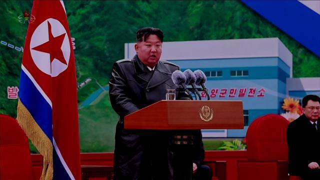 김정은 북한 국무위원장이 지난 20일 강원도 회양군민발전소 준공식에 참석했다고 조선중앙TV가 21일 보도했다. 조선중앙TV·뉴시스