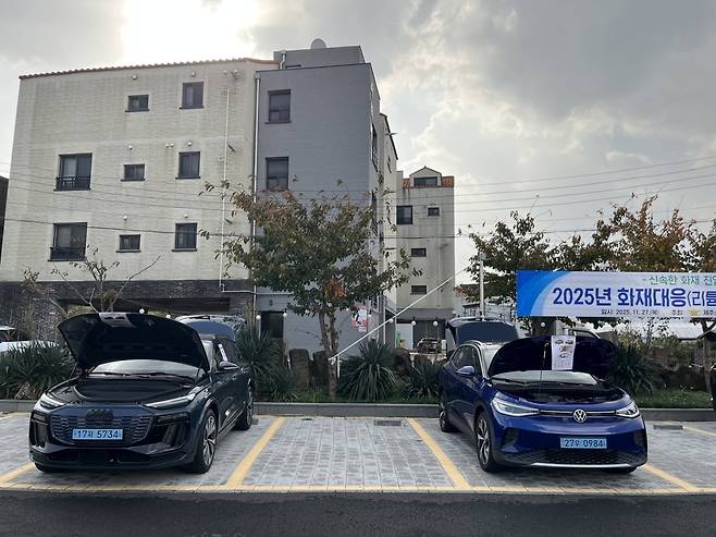 폭스바겐그룹코리아는 제주 소방대원들을 대상으로 한 ‘전기차 안전구조 세미나’에 폭스바겐과 아우디의 순수 전기차를 교육용으로 지원했다고 28일 밝혔다. 사진=폭스바겐그룹코리아.