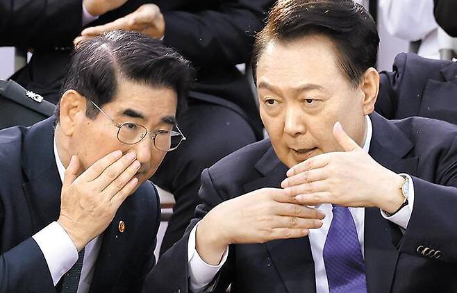 김용현 전 국방부 장관과 윤석열 전 대통령 [연합뉴스]