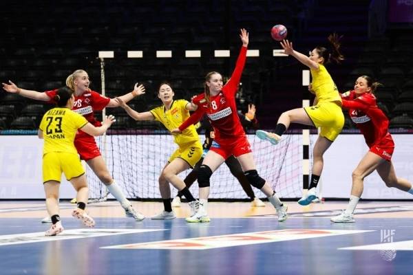 사진 제27회 여자 핸드볼 세계선수권대회 덴마크와 일본 경기 모습, 사진 제공=국제핸드볼연맹