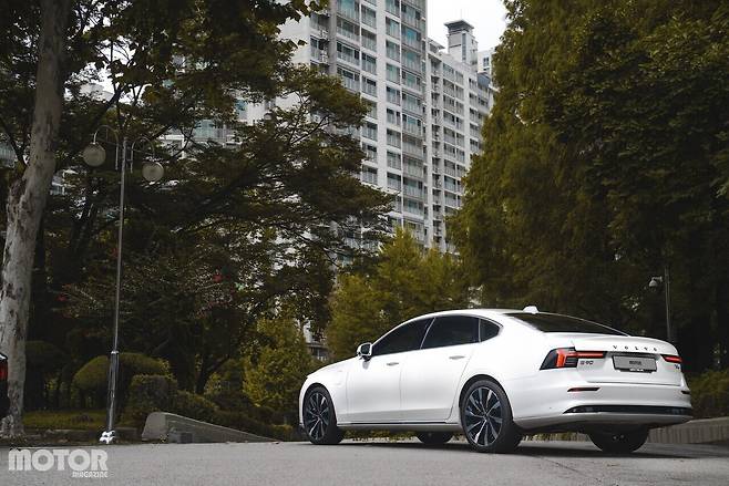 볼보 S90 T8 AWD Ultra 사진 모터매거진 최재혁 기자