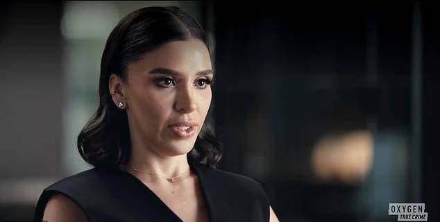 미국 방송사 옥시즌의 다큐멘터리 ‘엘차포의 아내, 엠마 코로넬의 고백’(Married to El Chapo: Emma Coronel Speaks)에 등장한 엠마 코로넬. 그는 방송을 통해 과거 마약왕 엘차포와의 관계와 탈옥 공모 논란 등에 대해 직접 입을 열었다. 옥시즌