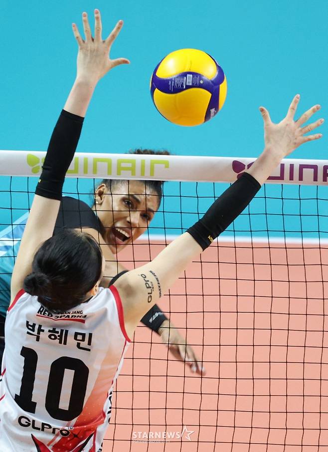 [B하인드★] 쿠바 폭격기 지젤 실바 28점 맹폭, 정관장 3-0 완파하며 GS 연패 탈출