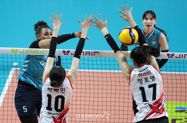 [B하인드★] 쿠바 폭격기 지젤 실바 28점 맹폭, 정관장 3-0 완파하며 GS 연패 탈출