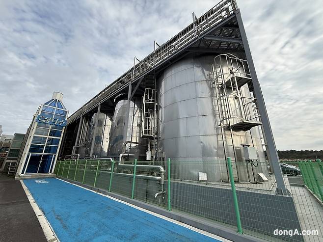 삼다수 공장 내 원수 보관통.