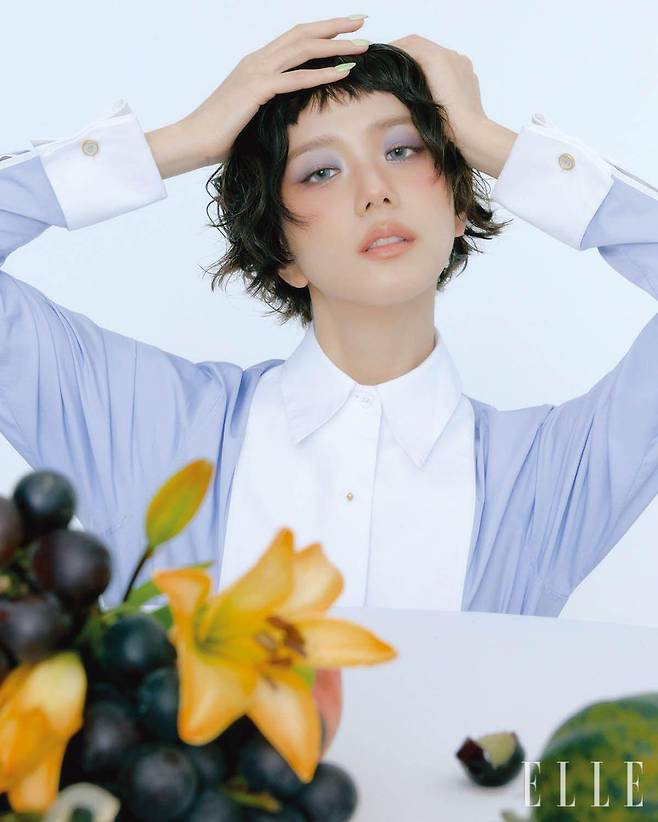 지수가 입은 코튼 포플린 셔츠는 Dior.