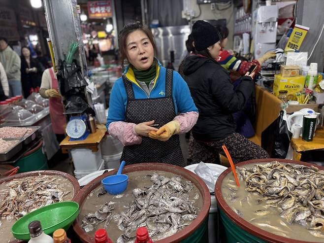 형제젓갈 김진현 사장은 “예전에는 잡어젓을 많이 썼는데 요즘은 갈치젓을 많이 쓴다”고 했다. 왼쪽부터 잡어젓, 갈치젓, 황석어젓이다.
