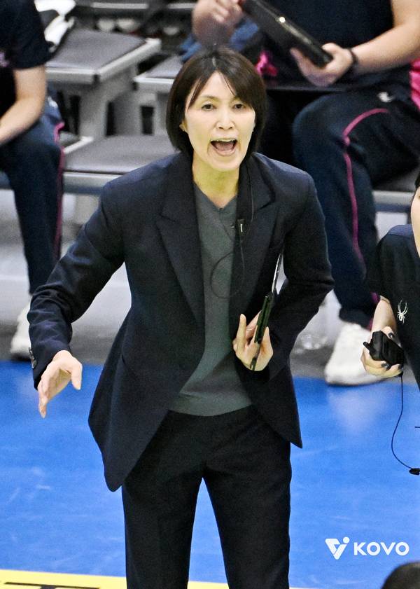 요시하라 감독이 이날 승리를 돌아봤다. 사진 제공= KOVO