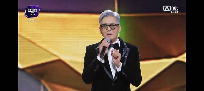 [서울=뉴시스] '마마 어워즈' 주윤발. (사진 = 티빙 캡처) 2025.11.29. photo@newsis.com *재판매 및 DB 금지