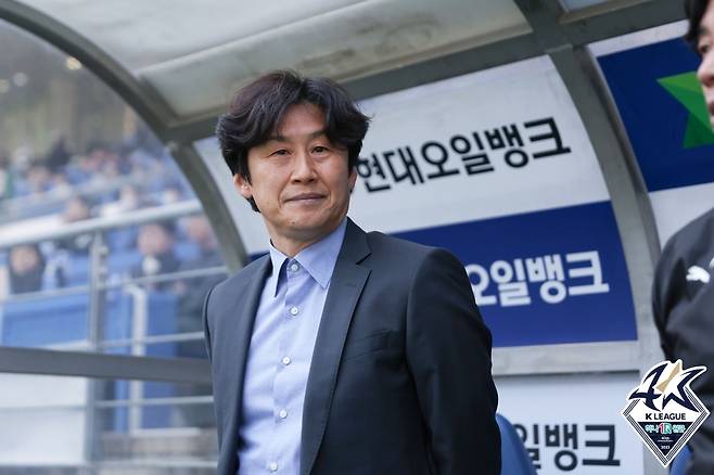 수원 삼성을 이끌던 시절의 이병근 감독 | 프로축구연맹 제공
