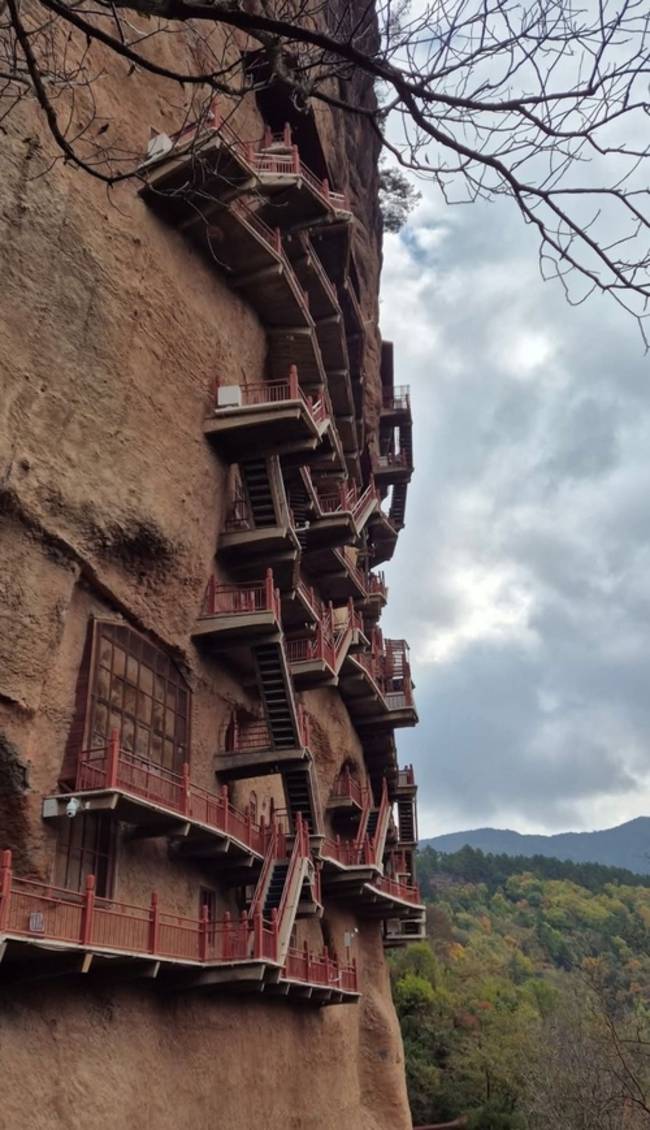 ▲ 맥적산석굴 오르는 잔도