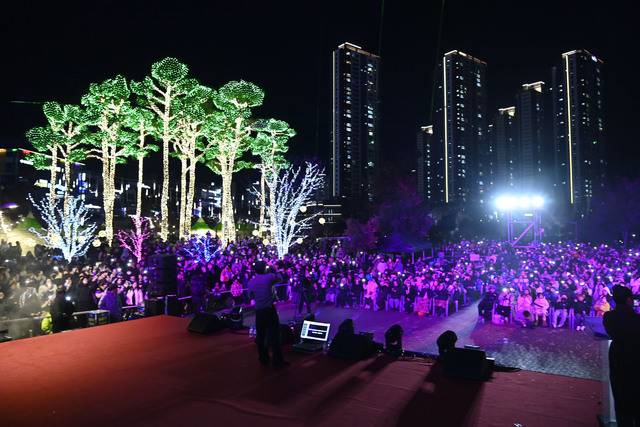 이날 공연에는 최재훈 군수를 비롯해 주민 등 5천여 명이 참석했다. 달성군 제공