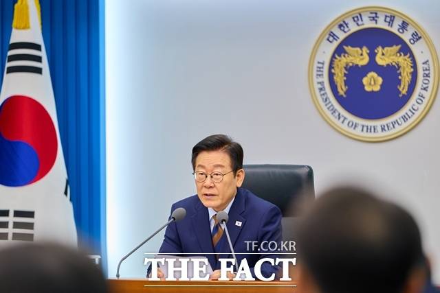 이재명 대통령은 12·3 비상계엄 1년을 맞아 당일 오전 대국민 특별담화를 발표한다. 이 대통령이 27일 용산 대통령실에서 주재한 제16차 수석보좌관회의에서 발언하고 있다. /대통령실