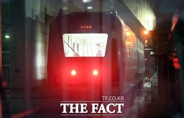 서울 지하철 1호선~8호선을 운영하는 서울교통공사 노조가 임금·단체협약 협상 결렬로 내달 1일부터 준법운행에 들어간다./더팩트 DB