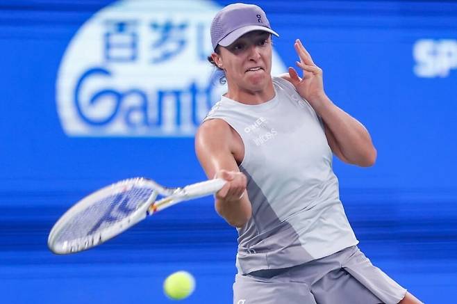 올해 차이나오픈에서 한 날 5명의 기권 사태를 보면서 '투어 일정의 과밀화'에 대해 계속 이의 제기를 하고 있는 시비옹테크가 내년 시즌에는 자신의 출전 대회 수를 줄이겠다고 언급했다.