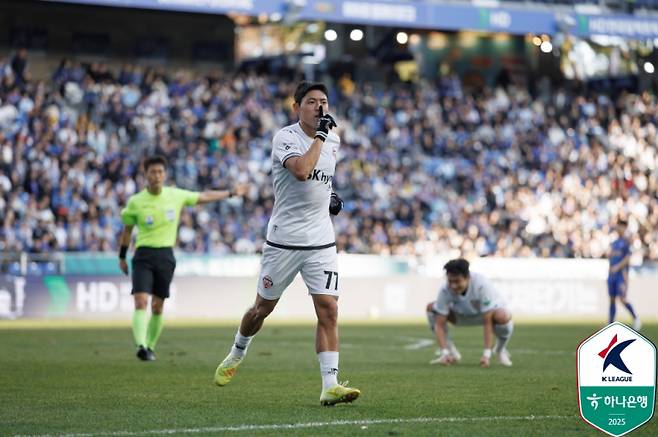 제주 김승섭이 30일 울산문수축구경기장에서 열린 울산과의 하나은행 K리그1 2025 38라운드서 선제 결승 골을 터뜨리고 세리머니하고 있다. 사진=프로축구연맹