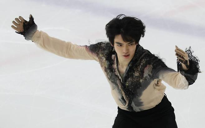 <yonhap photo-4703="">30일 목동아이스링크에서 열린 2025 전국남녀 피겨스케이팅 회장배 랭킹대회 남자 싱글 프리스케이팅에 출전한 차준환이 경기를 펼치고 있다. 이번 대회는 2026 밀라노·코르티나담페초 동계올림픽에 나설 대표팀 선수(남자 2명·여자 2명)를 뽑기 위한 1차 선발전이다.[연합뉴스]</yonhap>