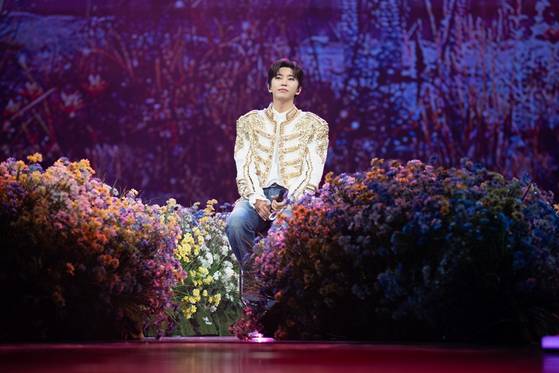 임영웅은 2025 전국투어 콘서트 ‘IM HERO’ 에서 댄스, 발라드, 트로트 등 다양한 장르를 노래했다. 사진 물고기뮤직