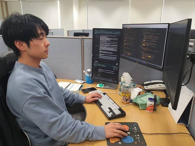 박규은 연구원이 검증 시뮬레이션을 하고 있다. 윤현주 기자
