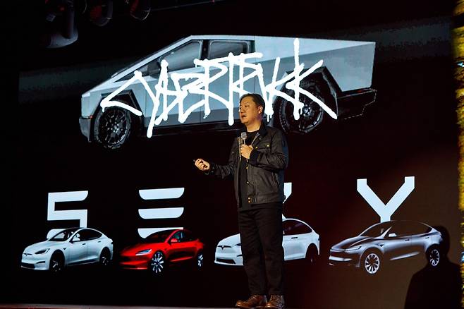 지난 27일 문화비축기지에서 열린 사이버트럭 고객 인도 행사에서 테슬라코리아 서영득 대표가 발언하고 있다. 테슬라코리아 제공