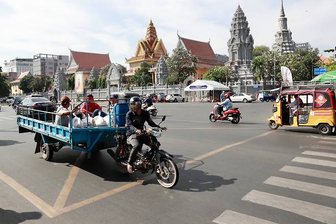 A street in Phnom Penh, Cambodia on Nov. 26.  [EPA/YONHAP]