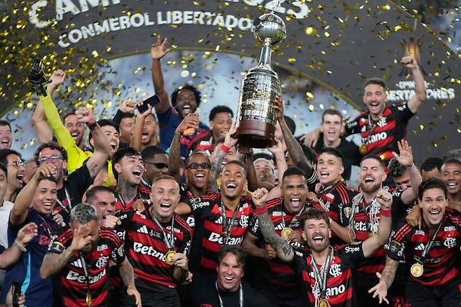 [리마=AP/뉴시스]플라멩구, 남미 프로축구 챔피언 등극. 2025.11.29.
