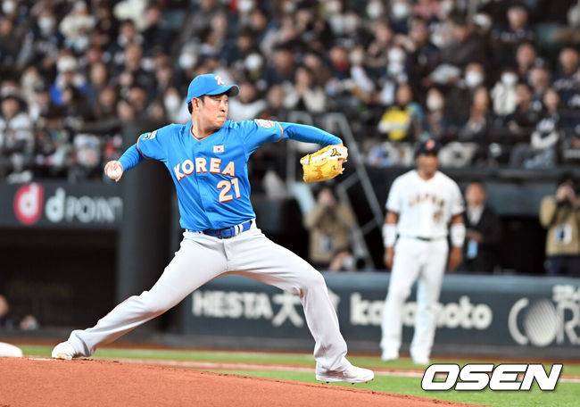 [OSEN=손용호 기자] 30일 일본 에스콘필드 홋카이도에서 ‘한일 드림 플레이어즈 게임’이 열렸다. 이 게임은 한국과 일본 프로야구를 대표했던 스타들이 총  출동해 양국의 우정을 이어간다.한국 선발 윤석민이 역투하고 있다./spjj@osen.co.kr