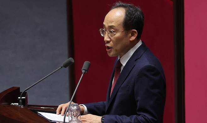 지난해 12·3 비상계엄 당시 국회의 계엄 해제 결의안 의결을 방해한 혐의(내란 중요임무 종사)로 구속영장이 청구된 국민의힘 추경호 전 원내대표가 지난 27일 국회 본회의장에서 자신의 체포동의안 표결에 앞서 신상 발언을 하고 있다. 연합뉴스