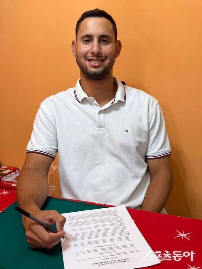 한화가 새 외국인투수 윌켈 에르난데스, 타자 요나단 페라자를 영입했다. 폰세-와이스의 막강 원투펀치가 해체된 아쉬움을 에르난데스가 채워야 한다. 사진제공｜한화 이글스