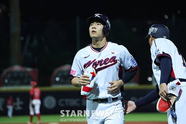2024 WBSC 프리미어 12 대표팀에서 뛴 김휘집. /사진=김진경 대기자